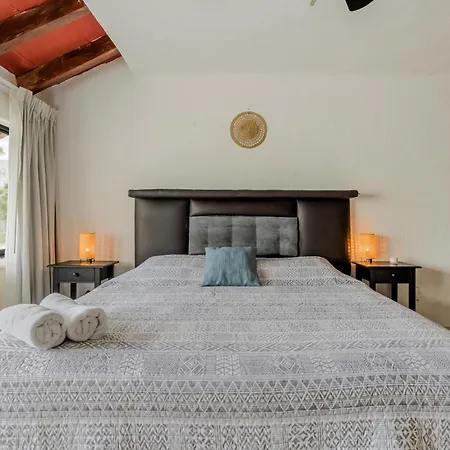 Chic Lagoon Front Villa By Casa Paraiso-3