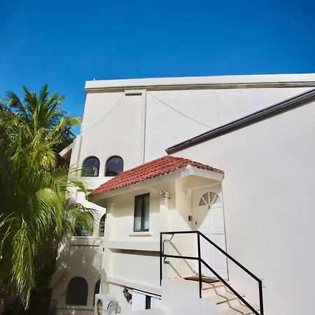 Cozy Loft With Pool, One Block From The Beach!-2
