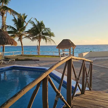 Beachfront Three-Story Coastal Penthouse, 3Br-3Ba-2