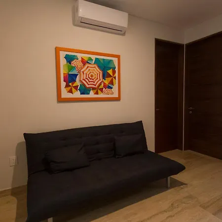 Pool, Spa & Jacuzzi- 3 Bedrooms- Close To Airport!-2