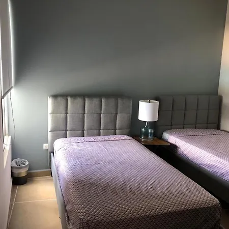 Departamento En Cancun Con 7 Albercas Tipo Playa Y Laguna-3
