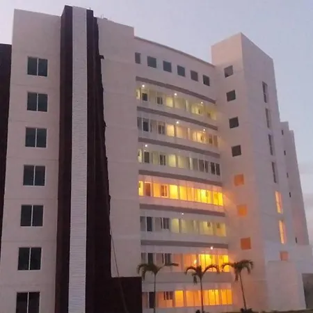 Departamento En Cancun Con 7 Albercas Tipo Playa Y Laguna-2