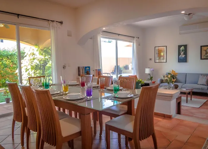 Villa Luciernagas, Spacious, Private Home With Pool Great Location Cancún com piscina