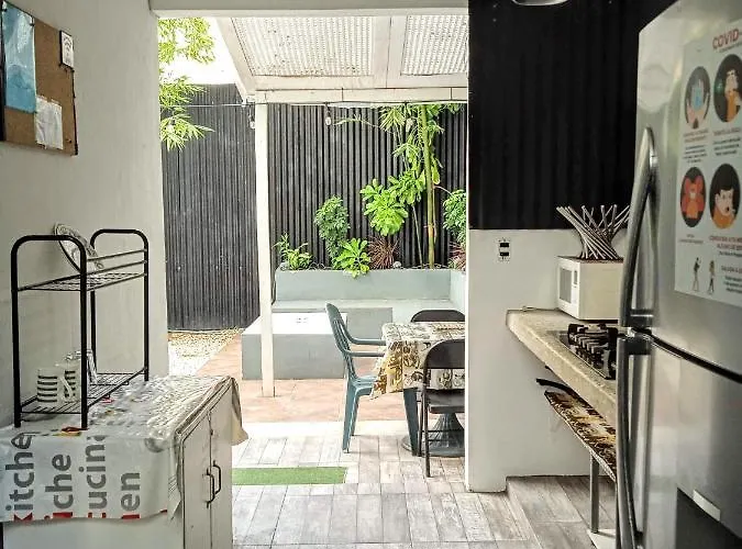 Room In Guest Room - Triple Room, Private Bathroom, A A, Wi-Fi 50 Mbps In The Center Of Cancún