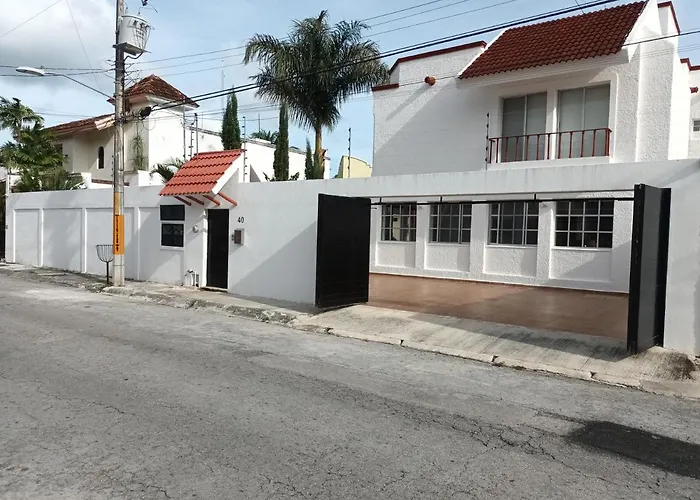 Hermosa Casa, En Renta Vacacional Con Piscina, A Tan Solo10 Minutos De La Playa, Cerca De Centros Comerciales, Restaurantes, Bares Y Supermercados Cancún
