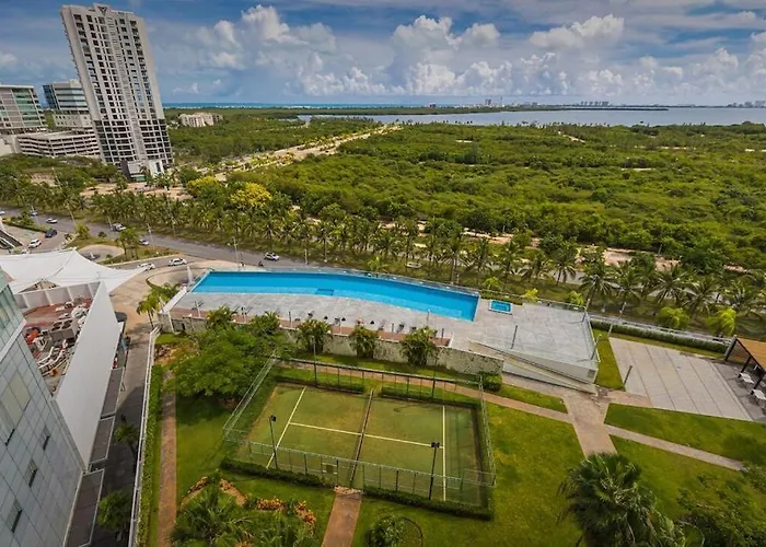 *New* Ocean & Lagoon View Apartment Next To Plaza Las Americas! Cancún acceptant les animaux