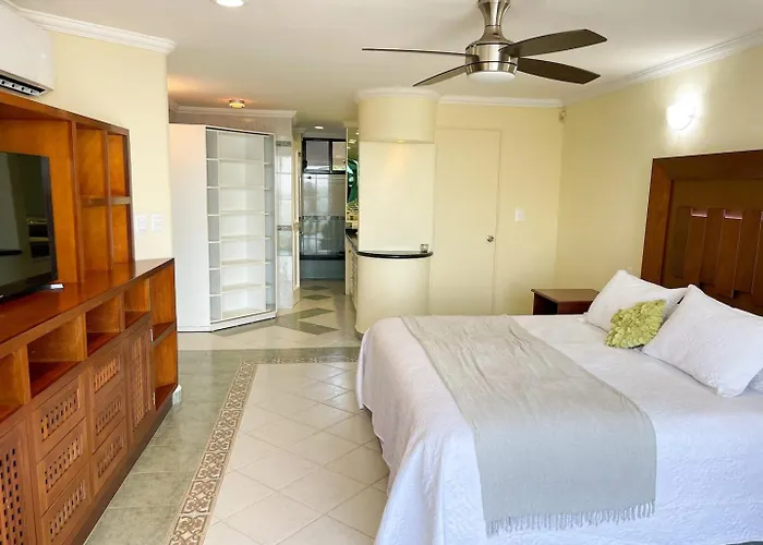 4Br Beachfront Beautiful Apartment With Pool Cancún